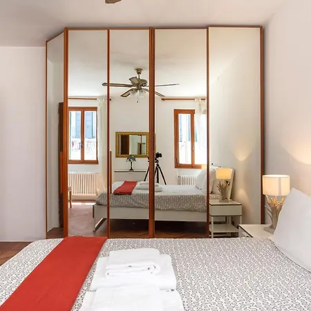 Near San Marco 7 Pax Wifi 2 Bedroom Apartment Venice